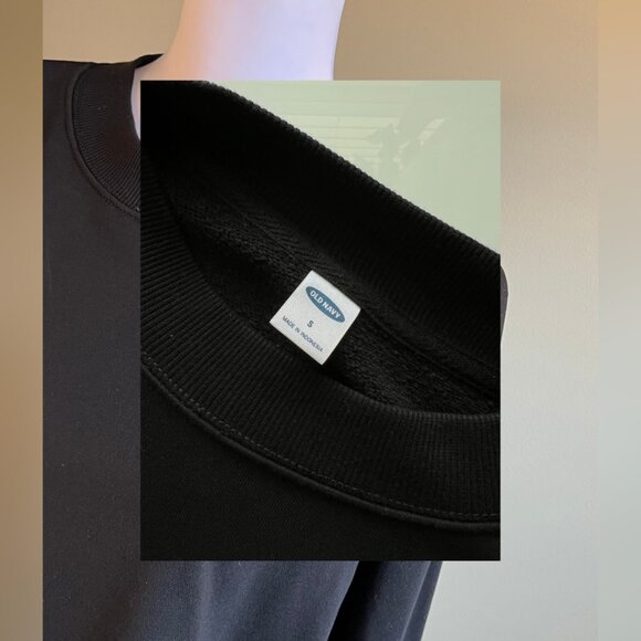 OLD NAVY Glitter Graphic Crew-Neck Sweatshirt - Picture 10 of 11